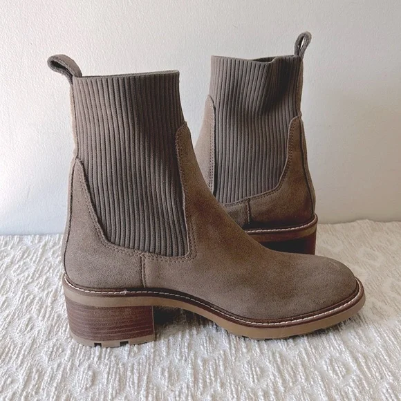 Steve Madden EUC Kiley Chelsea Suede Ankle Boots - Picture 2 of 14